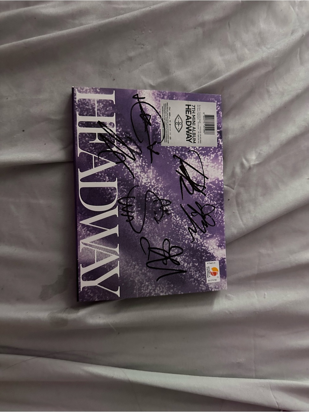 Purple kiss signed album